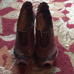 Anthropologie Schuler & Sons Ruffled Platform (39)